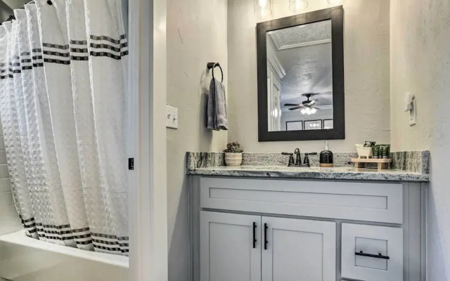 Bright Tallahassee Apartment w/ Balcony!