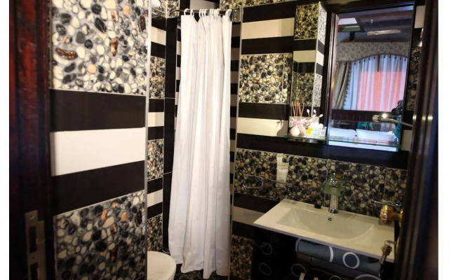 Roomi Suites Hotel