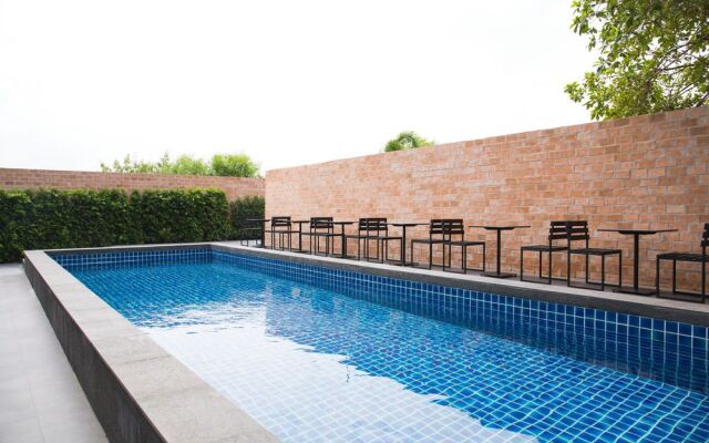 Siri Hotel And Residence Bearing