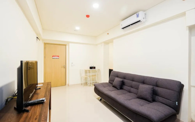 Homey and Cozy Living 1Br + Working Room at Meikarta Apartment – Guest Rooms – Cibatu