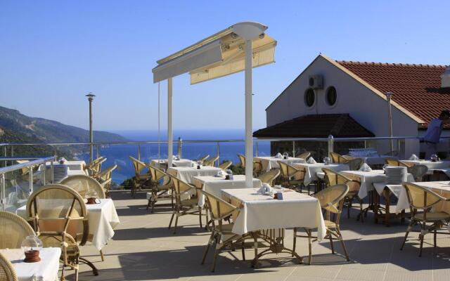 Sertil Deluxe Tropical Suites