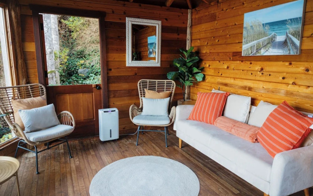 Secluded Oceanfront - Upstairs