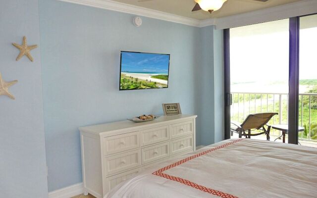 Beachfront Condo With Pool and Dazzling Ocean View