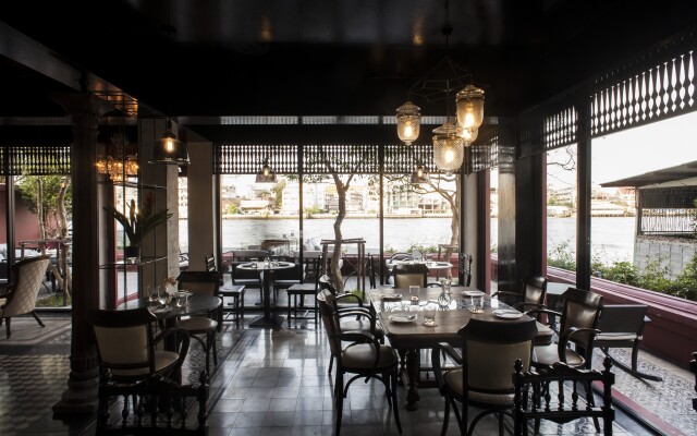 Amdaeng Bangkok Riverside Hotel