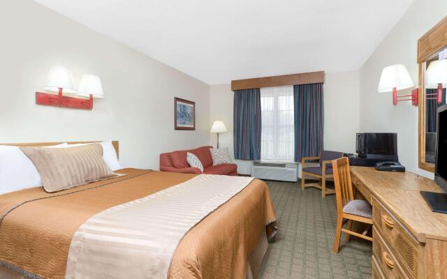 Travelodge by Wyndham Perry National Fairgrounds Area I-75
