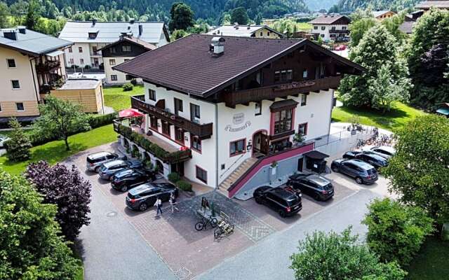 Dorfcafe Unken Hotelpension sWirtshaus im Dorf