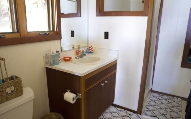 Eagles Perch Lake View Rental Cabin