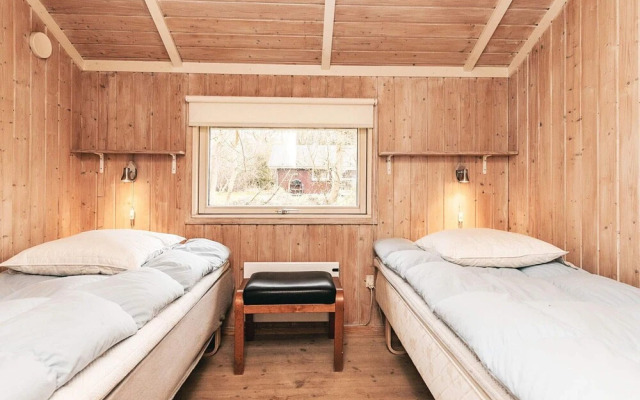Graceful Holiday Home in Humble near Sea