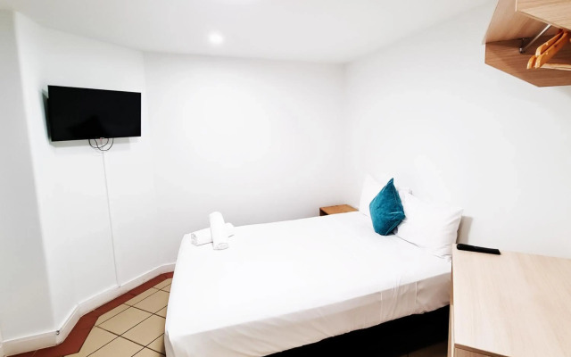 Tiki Hotel Surfers Paradise