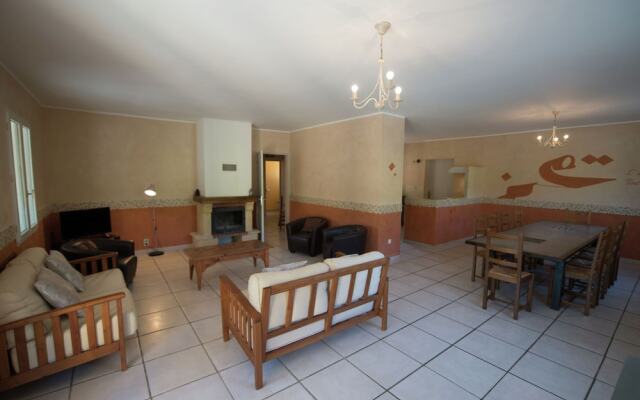 Spacious Holiday Home in Malaucene France With Private Pool