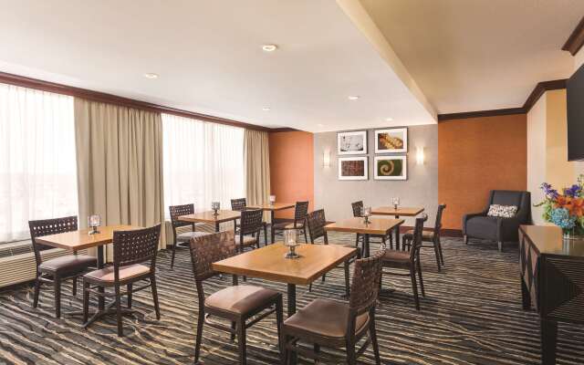 Hilton Knoxville Airport