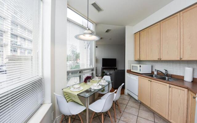 Amazing 2BR & 2BTH - Near Square One Mall