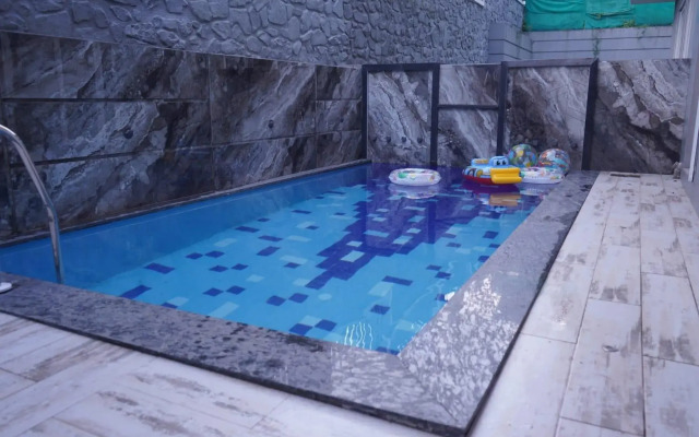 Stay 5 Villas