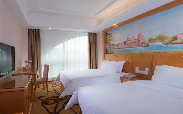 Vienna Hotel Shenzhen Dalang Clothing Base