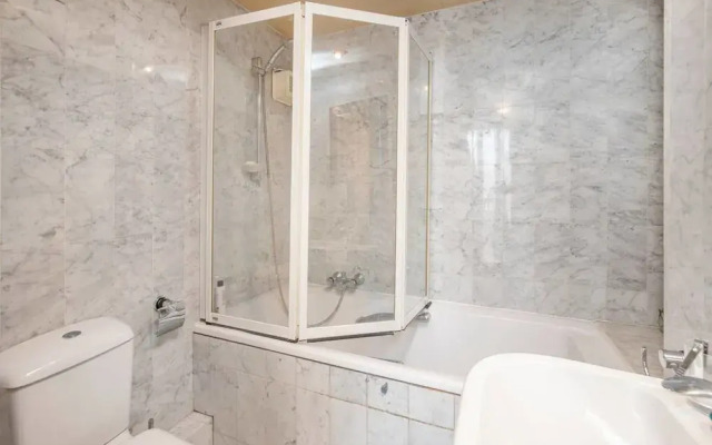 Stylish 2-bed Flat by Piccadilly Circus & Mayfair