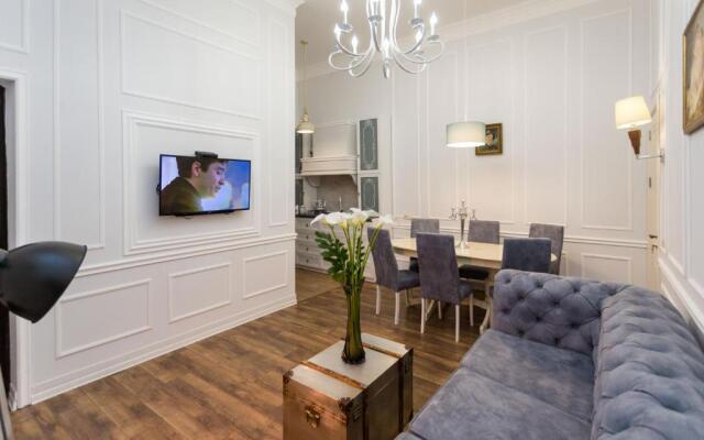 Quinn of Sololaki. VIP Lux by Freedom square!