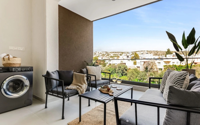 Sanders Triple - Nice 1-bdr Apt With Balcony