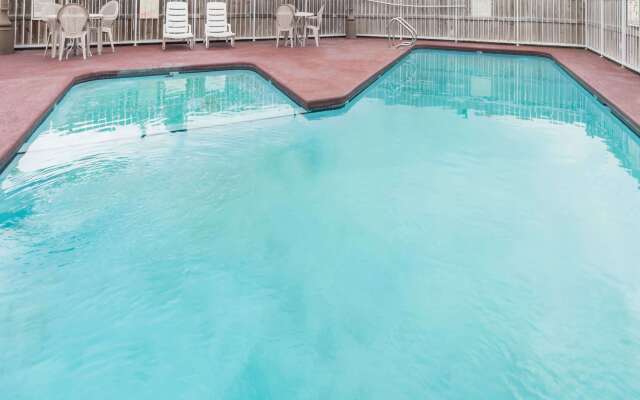 Days Inn by Wyndham Waco Near Downtown/University