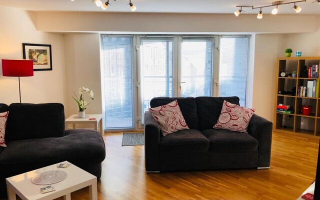 Remarkable 2 Bed Apartment in Edinburgh