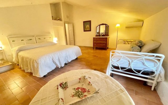 Umbrian Paradise Contains 5 Bedrooms With Private Pool and Stunning Views
