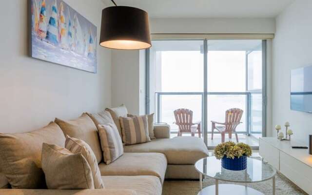 w Amazing 1BR With Balcony in YOO