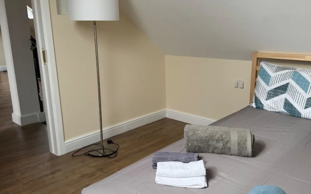 London Retreat With Great Location
