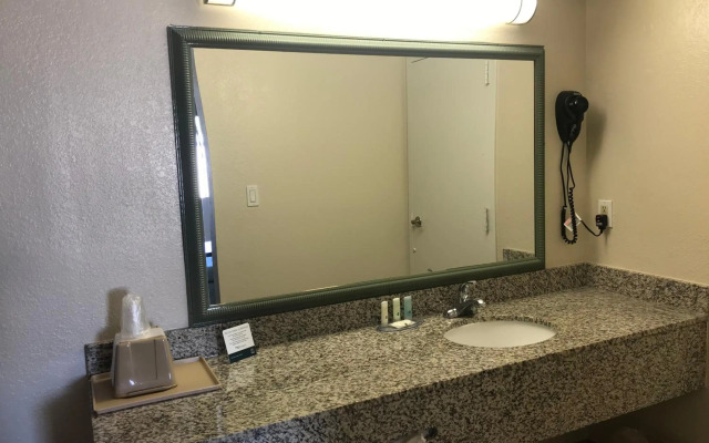 Quality Inn & Suites near Downtown Mesa