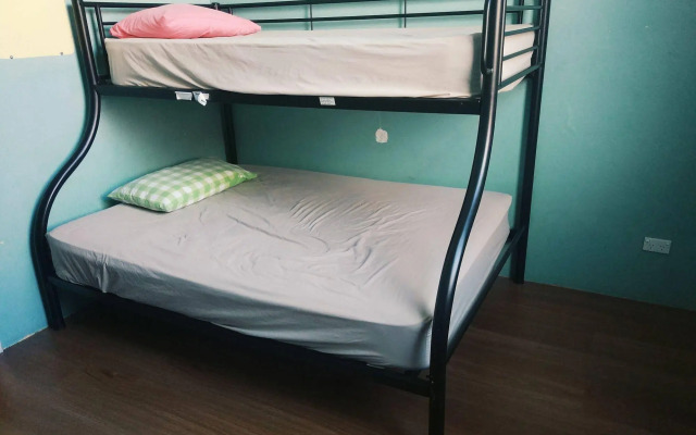 Sundancer Backpackers Resort