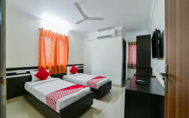 OYO 23589 Crown Palace