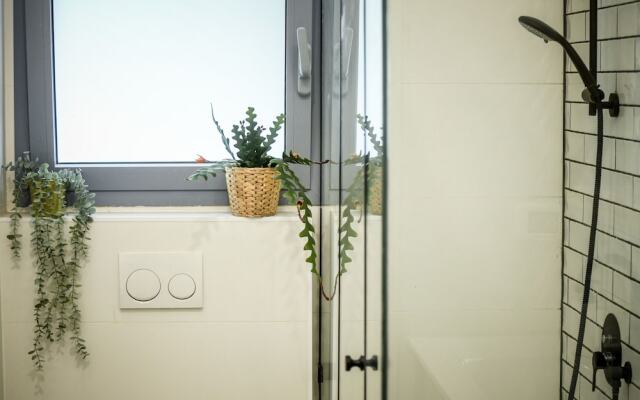 Spacious 3BR Apt w Garden Ramat Hasharon