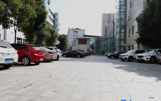 Xinyang Construction Road Hotel