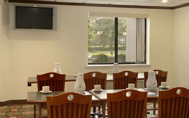 Baymont by Wyndham Arlington At Six Flags Dr