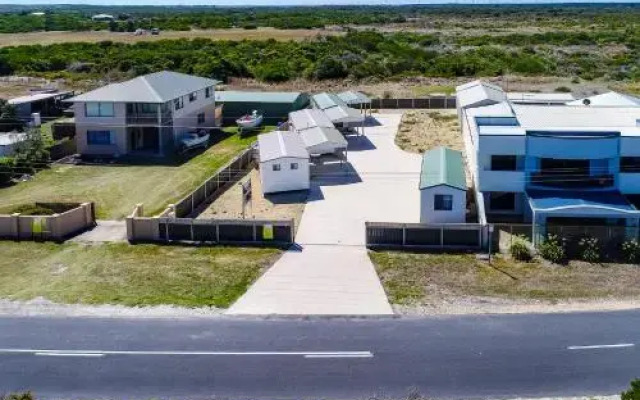 Rocks Retreat Cabin - Seal