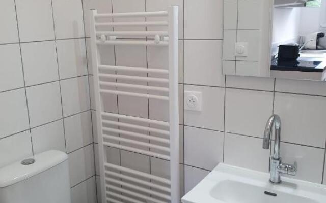 Modern Apartment Near The Sea