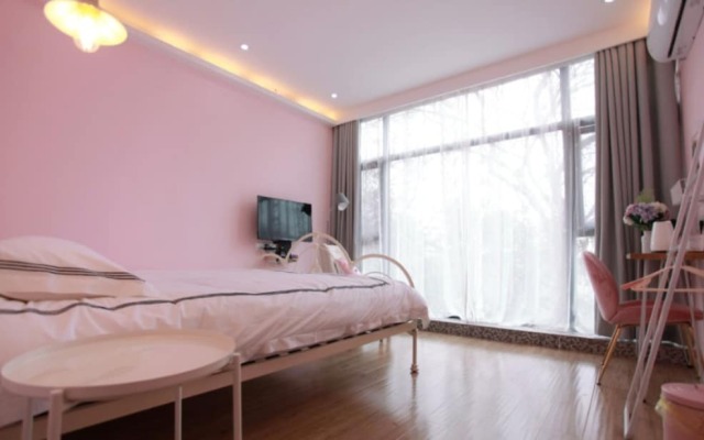 Love Flower Hostel