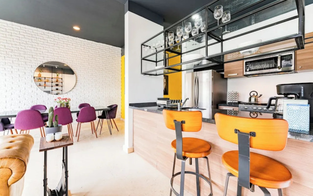 NEW Perfect Location with Free Parking