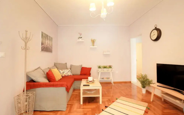 Cosy & Bright 2 Bedroom Apartment in Koukaki