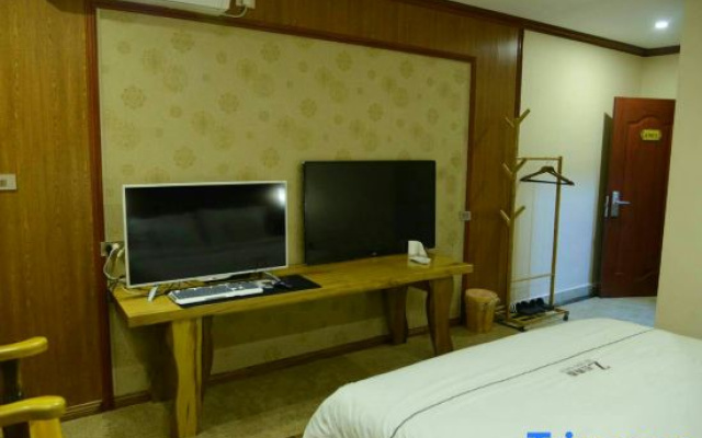 Qujing Youth Network Hotel