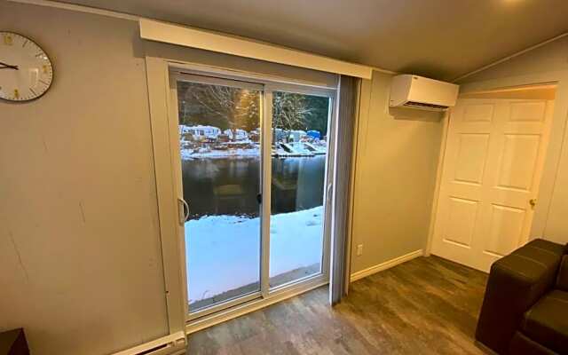 Harrison Lake Cottages