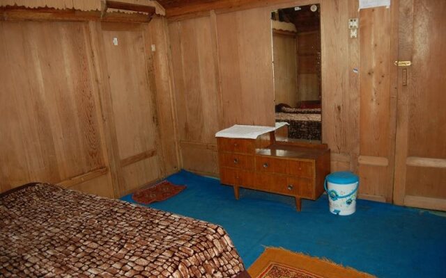 Houseboat Switzerland