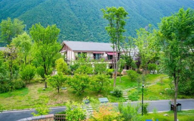 Gongga cliff Hot Spring Hotel
