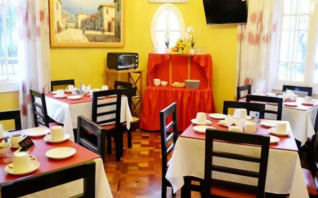 Hostal Almenas