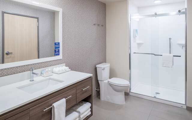 Home2 Suites by Hilton Cape Canaveral Cruise Port, FL