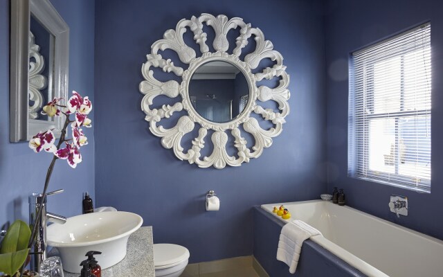 Abalone Hotel & Villas