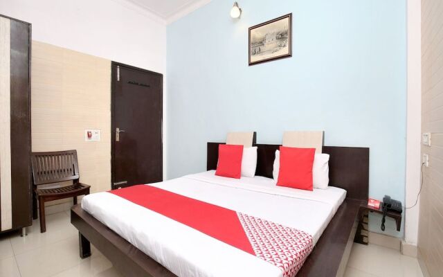 OYO 16441 Hotel Gurjeet