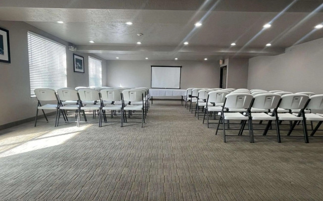 Country Inn & Suites by Radisson, West Valley City, UT