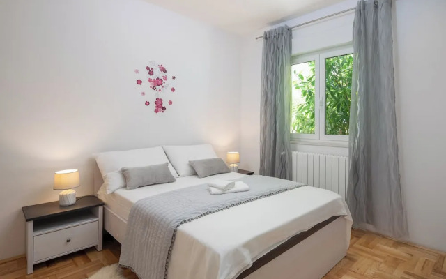 Sunshine Holiday Home