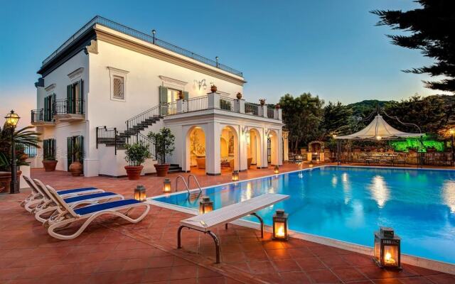 The Palace - Villa Escondida