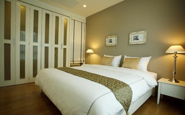 Alisha Court Hotel & Residence