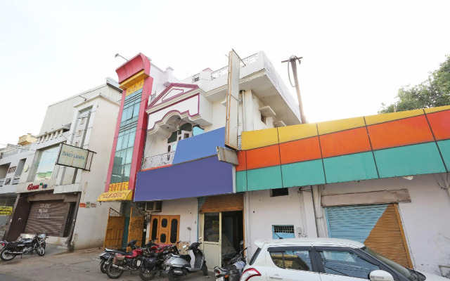 Oyo 15920 Hotel Classic
